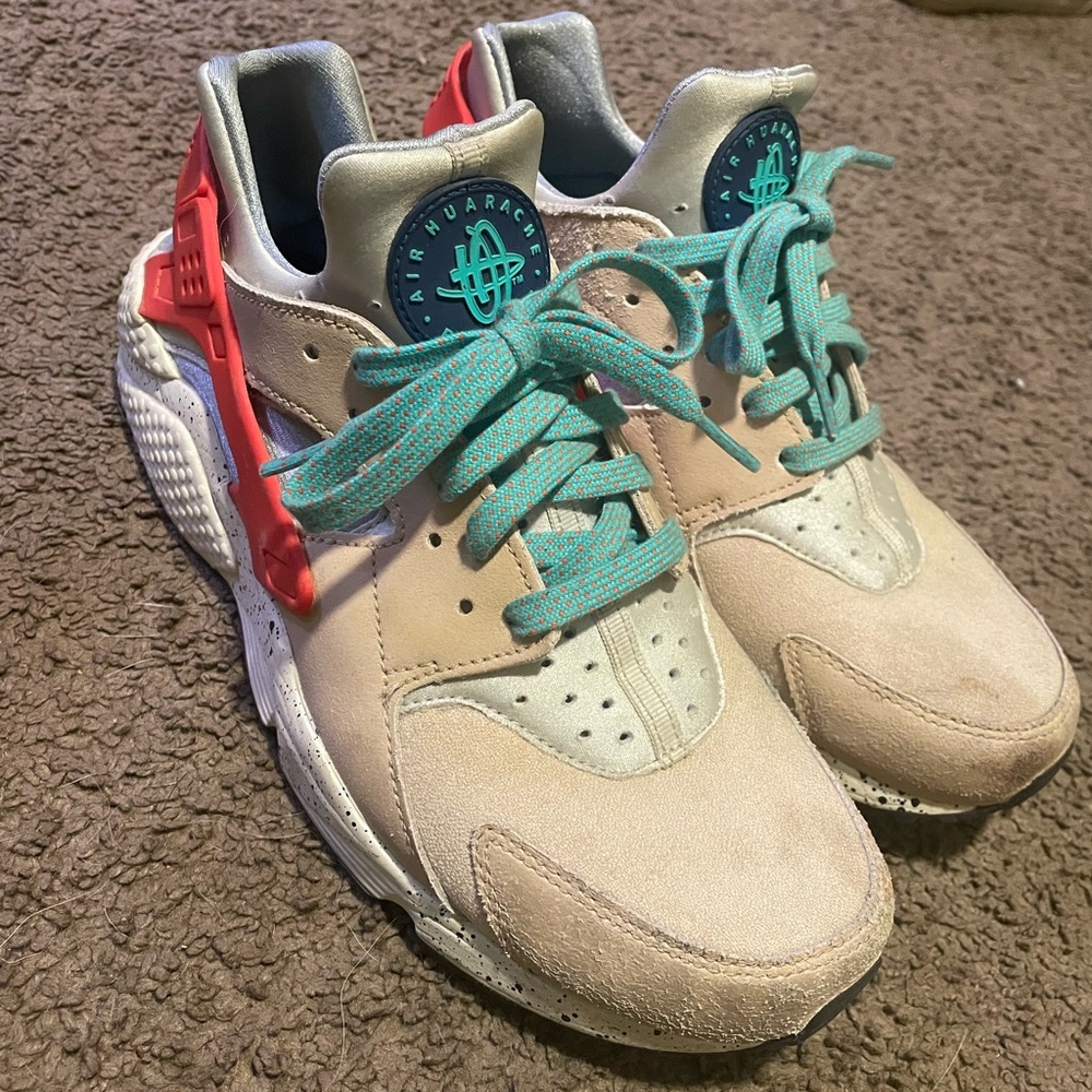 Nope huraache men’s shoes. Worn few times at gym. In good shape.